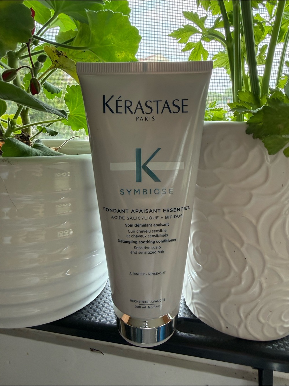 Kerastase Symbiose Soothing Conditioner - White & Silver